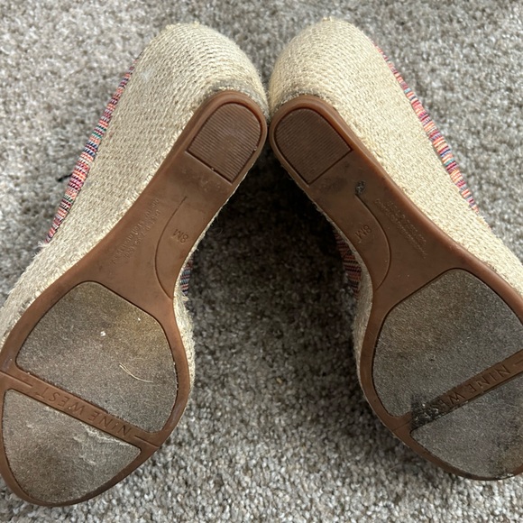 Size 8 multi color wedges - Picture 3 of 4